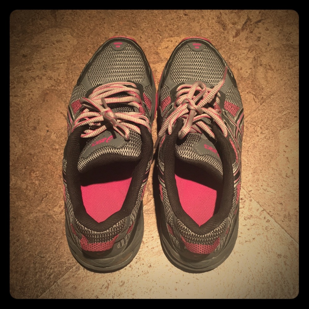 ASICS gel venture 4